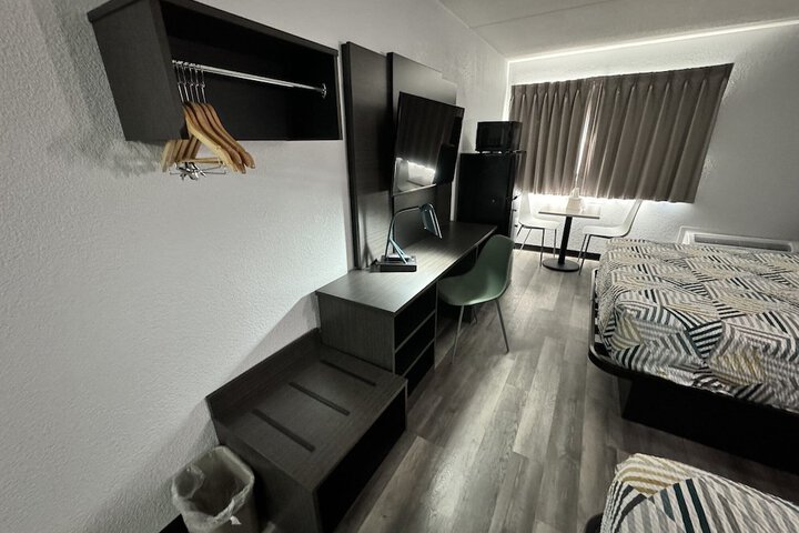 Room 37 of 61