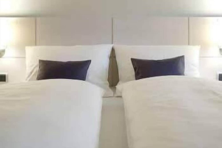 Room 10 of 42