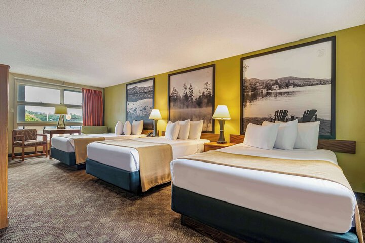 2 Double Beds Pool View (17 of 19)