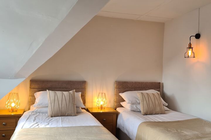 Room 5 of 15