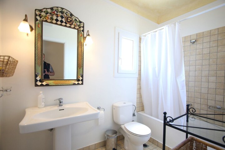 Room 10 of 11
