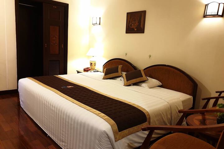 Room 4 of 52