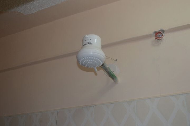 Room 10 of 16