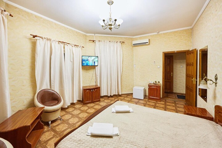 Room 10 of 62