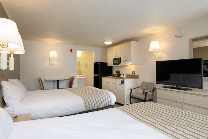 Efficiency 2 Double Beds (8 of 9)