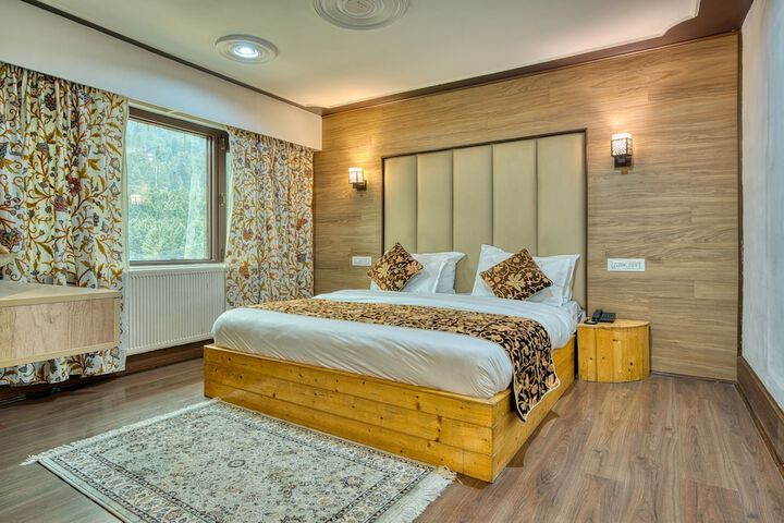 Room 5 of 28
