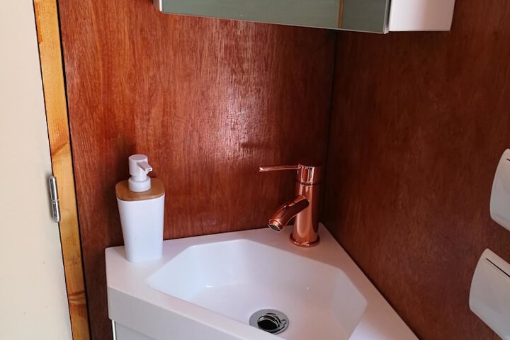 Room 9 of 26