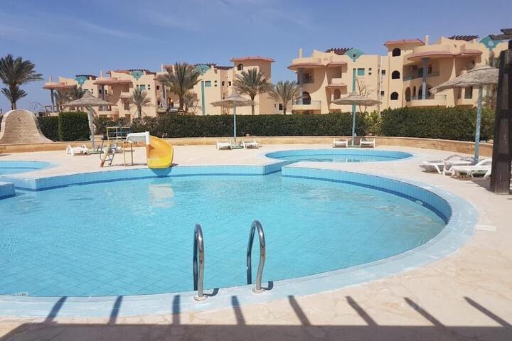 Pool 33 of 142
