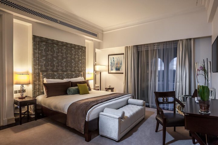 Room 43 of 165