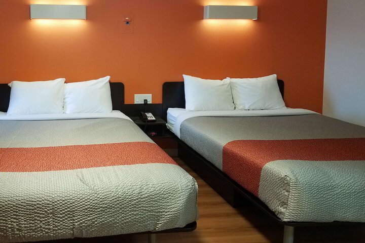 Room 34 of 69