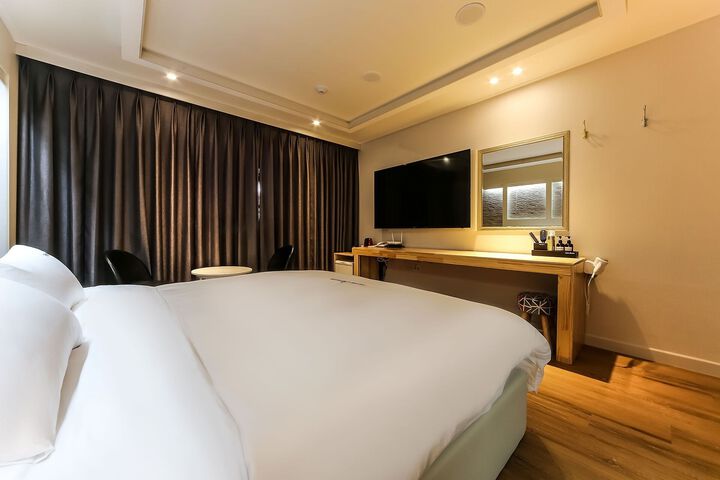 Room 50 of 67