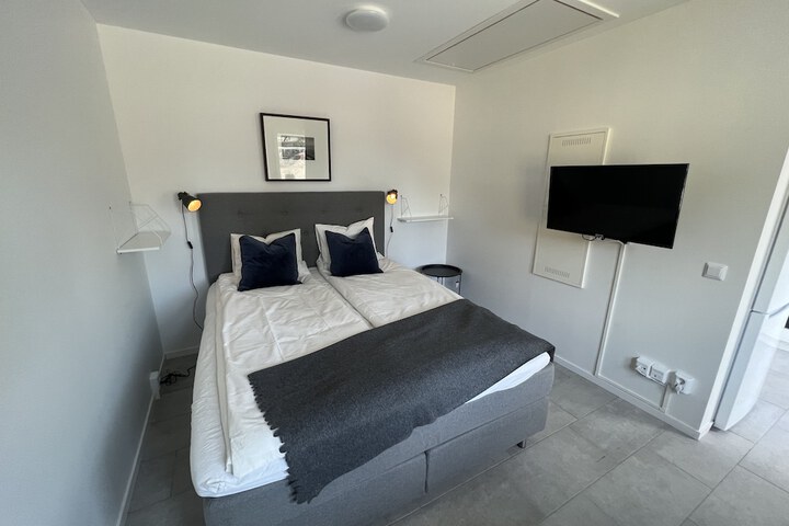Room 3 of 38