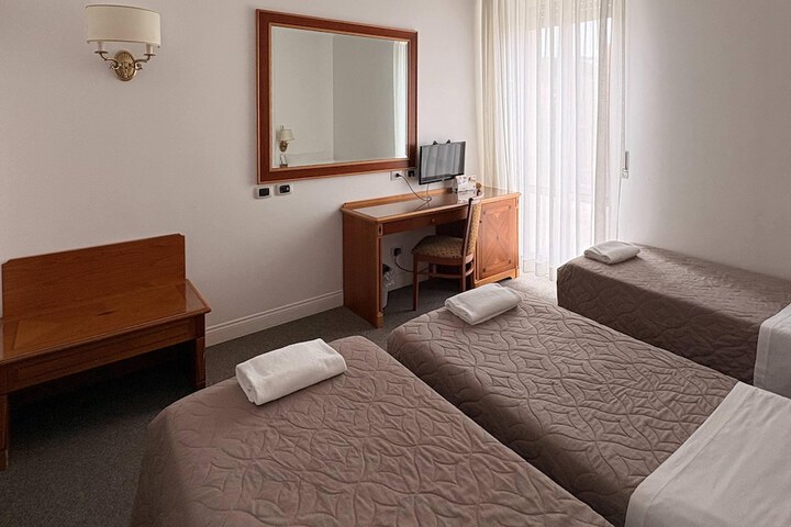 Room 43 of 72