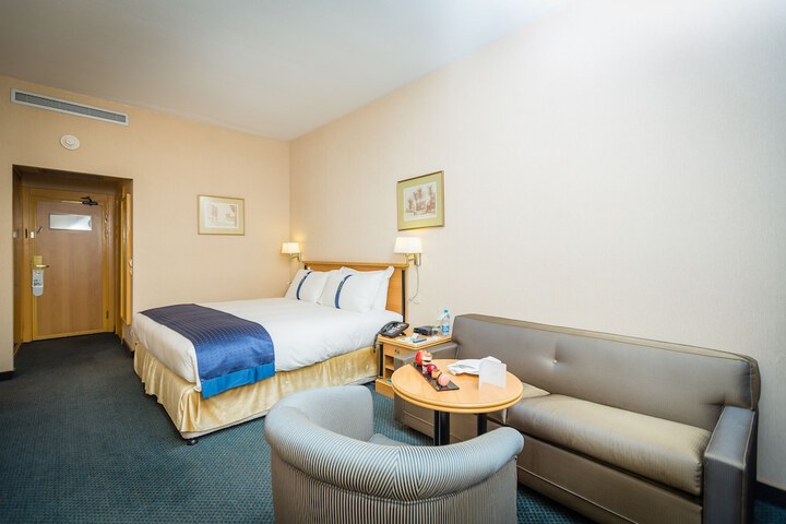 Room 8 of 109
