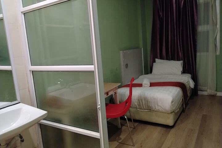 Room 39 of 66