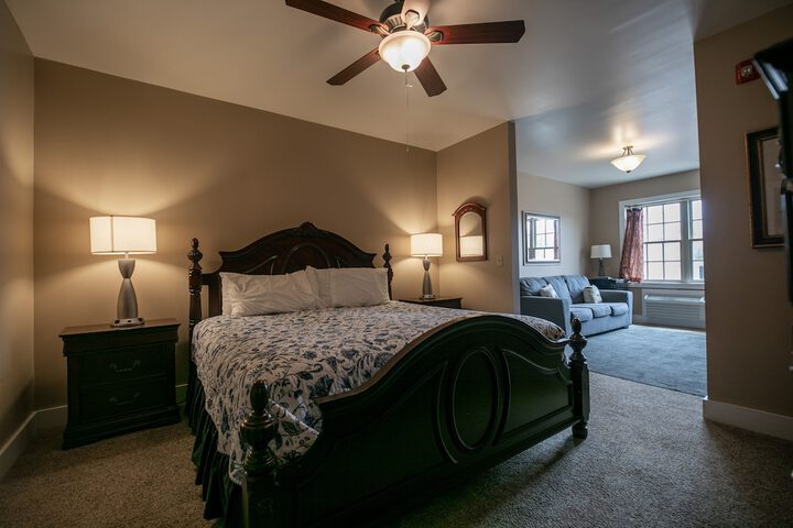 1 King Bed (2 of 40)