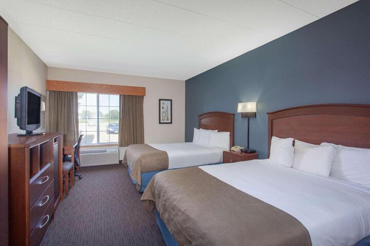 1 Queen Bed Mobility Accessible East Building 1st Floor (12 of 19)