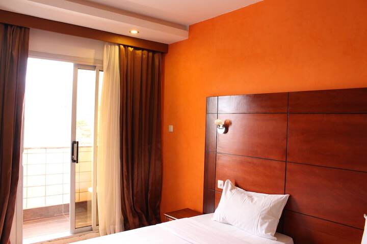 Room 3 of 43