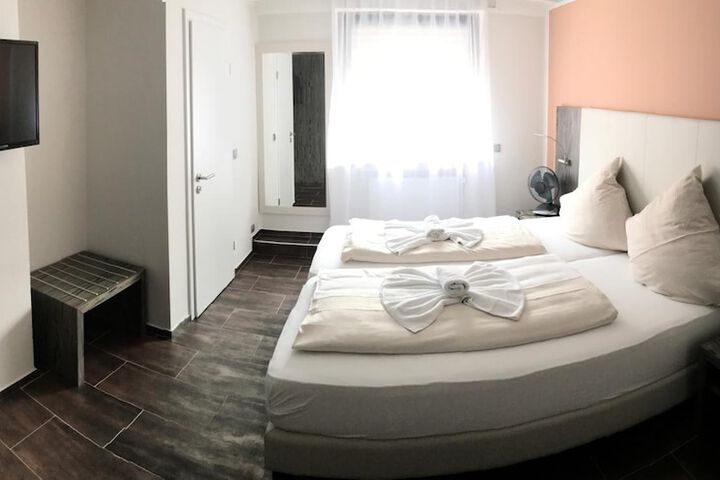 Room 25 of 63