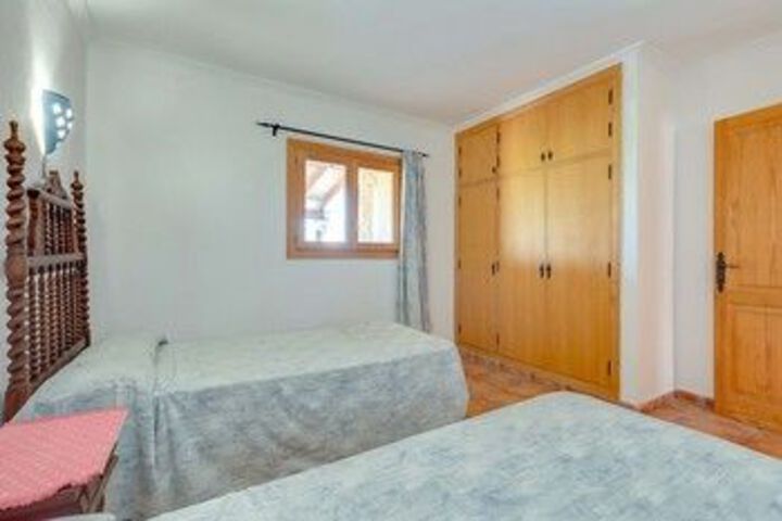 Room 9 of 27