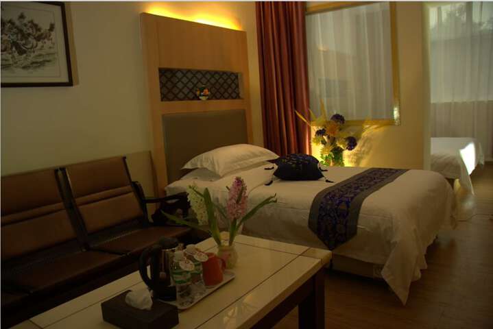 Room 10 of 18