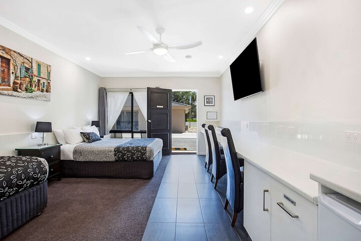 Room 2 of 34