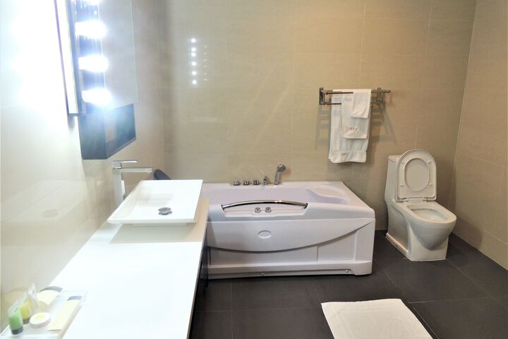 Room 6 of 95