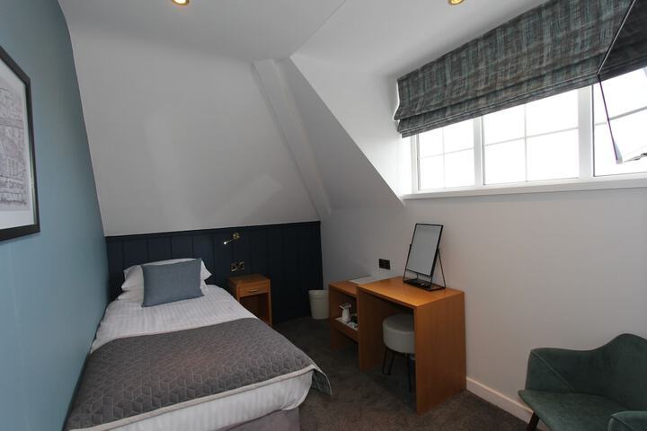 Room 47 of 132