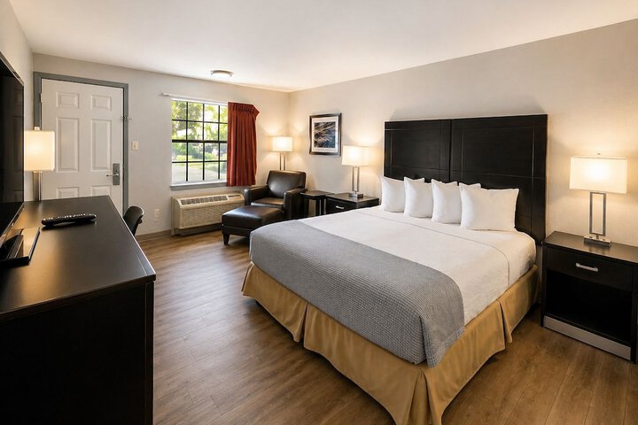 Room 6 of 10