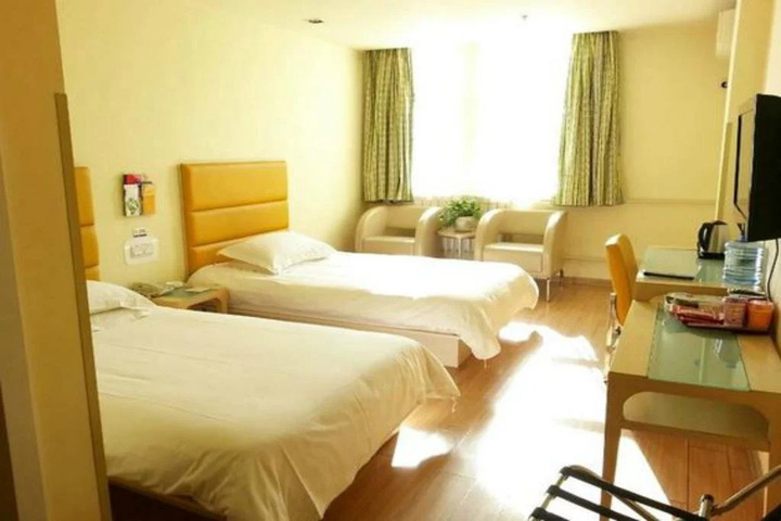Room 5 of 11