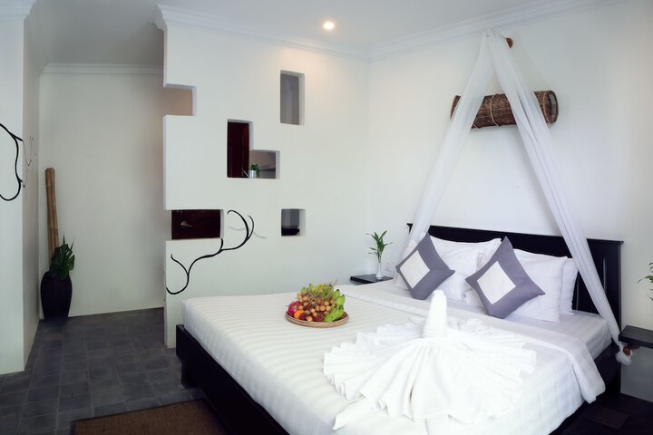 Room 12 of 90