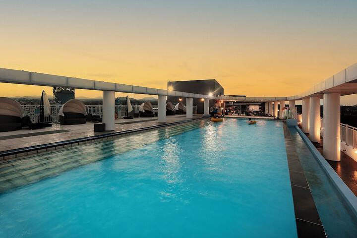 Pool 70 of 122