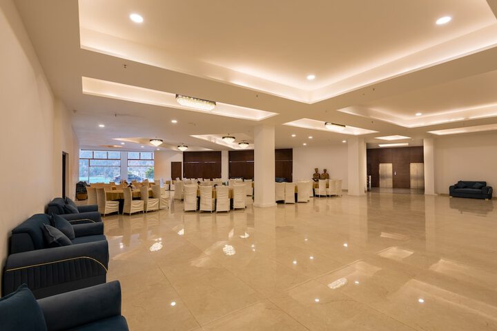 Business Center 84 of 94