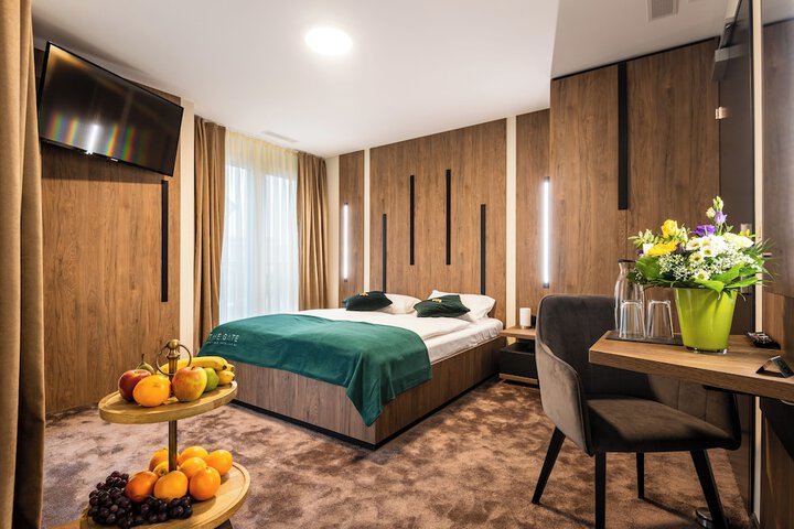 Room 15 of 32