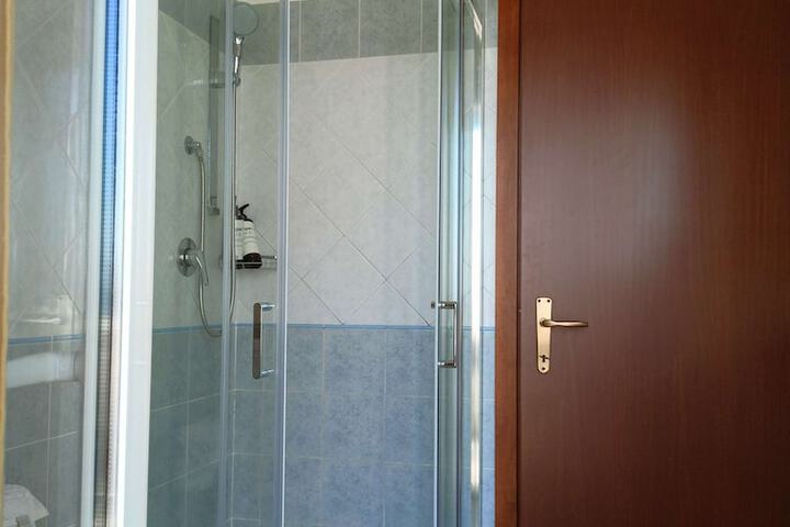 Room 7 of 36