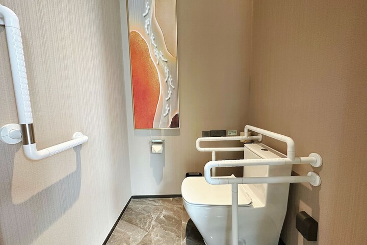 Room 73 of 84