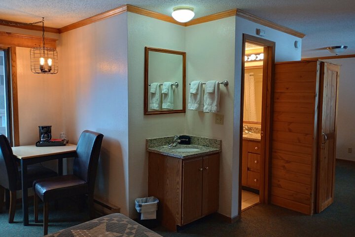 2 Queen Beds (9 of 28)