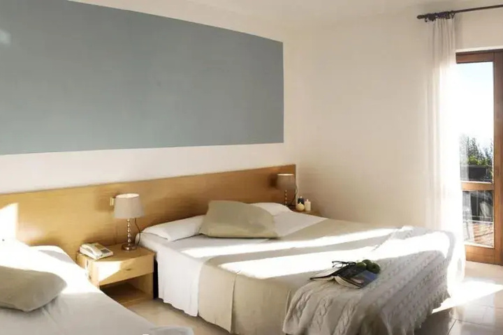 Room 5 of 13