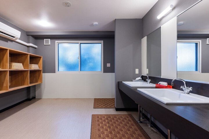 Room 26 of 43
