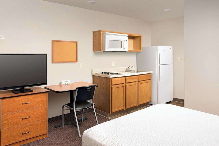 Suite Queen Bed (3 of 8)
