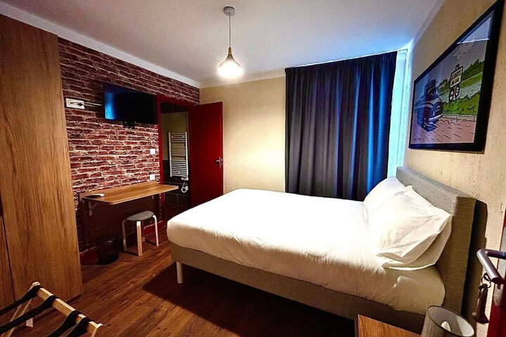 Room 8 of 18