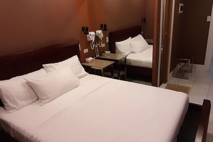 Room 7 of 16