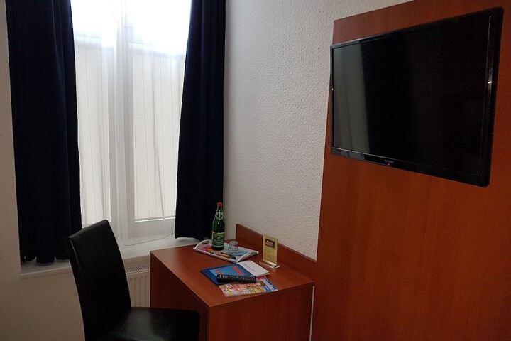 Room 11 of 52