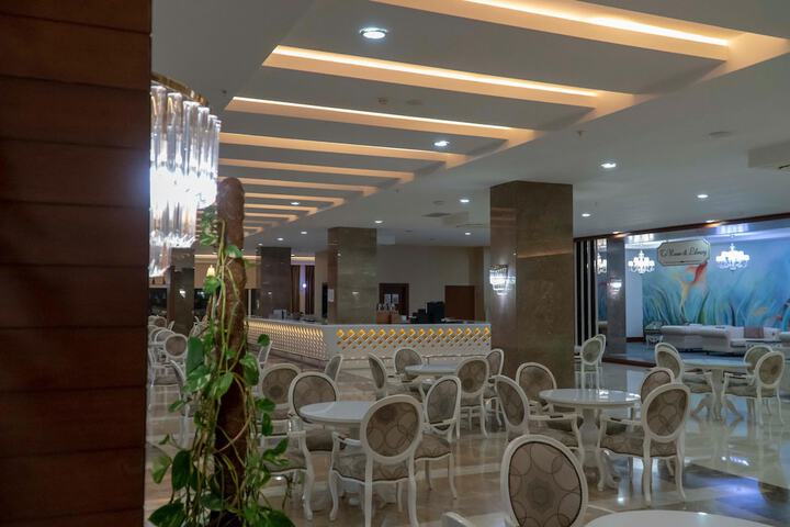 Lounge 49 of 62
