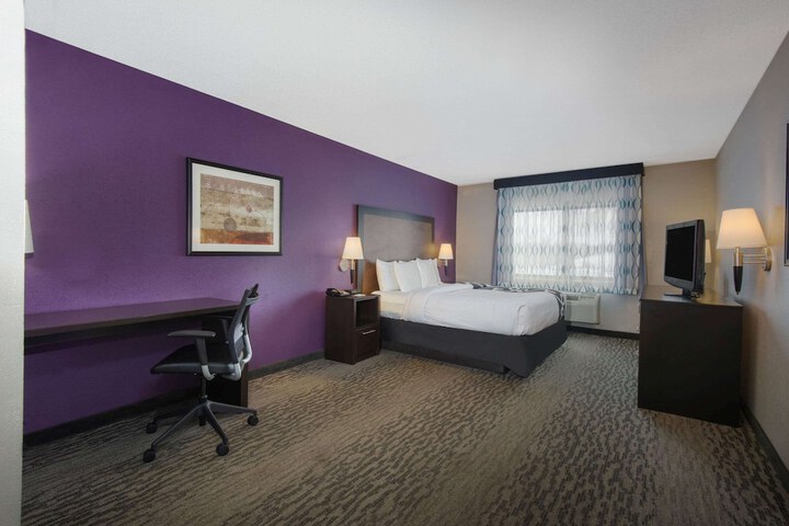1 King Bed Mobility Accessible (9 of 13)