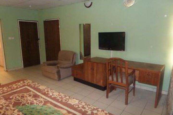 Room 7 of 33