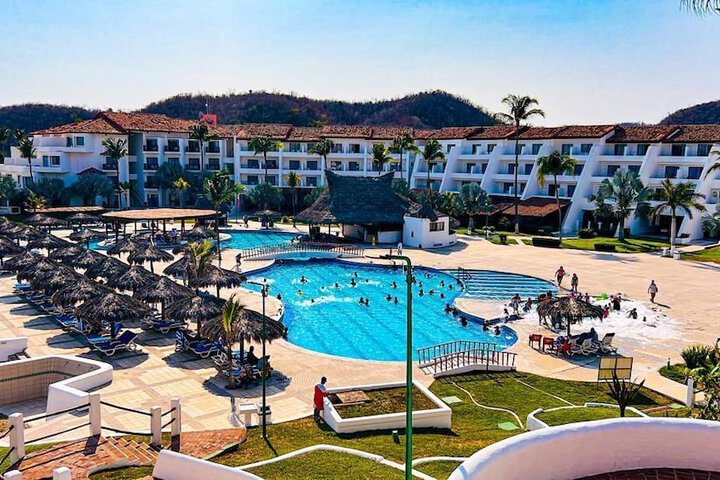 Hotel Pool