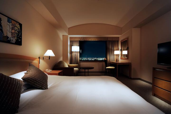 Room 4 of 50