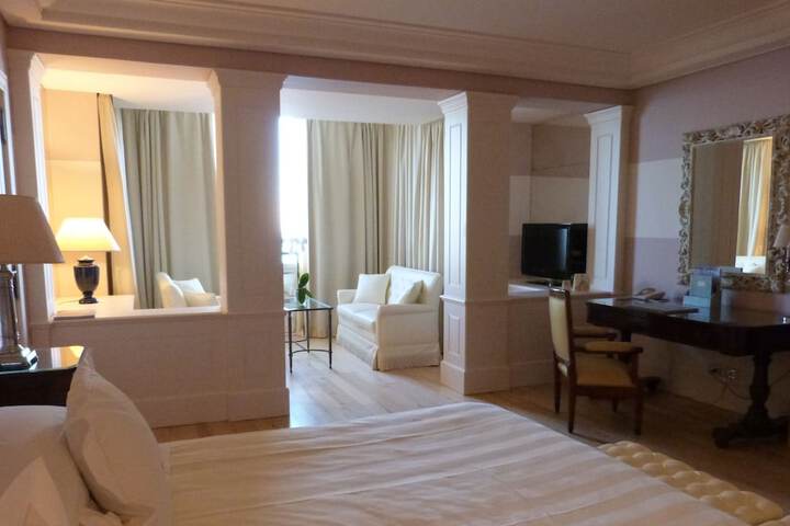Room 3 of 135