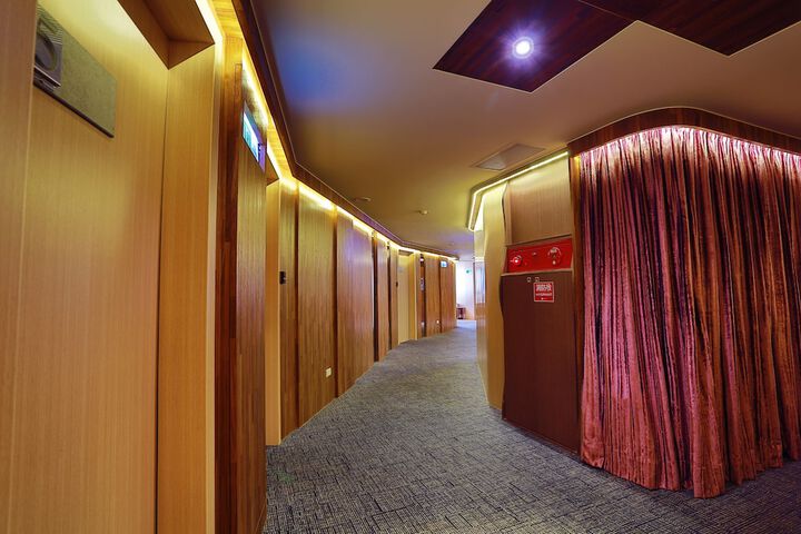Ballroom/Hall 85 of 87